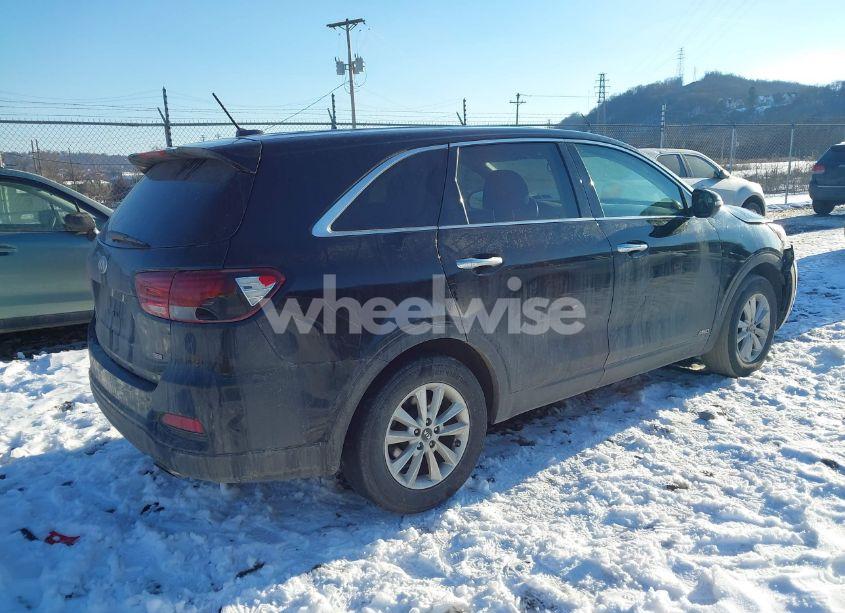 Photo 4 of 2019 Kia Sorento 2.4L LX (VIN 5XYPGDA32KG558195)