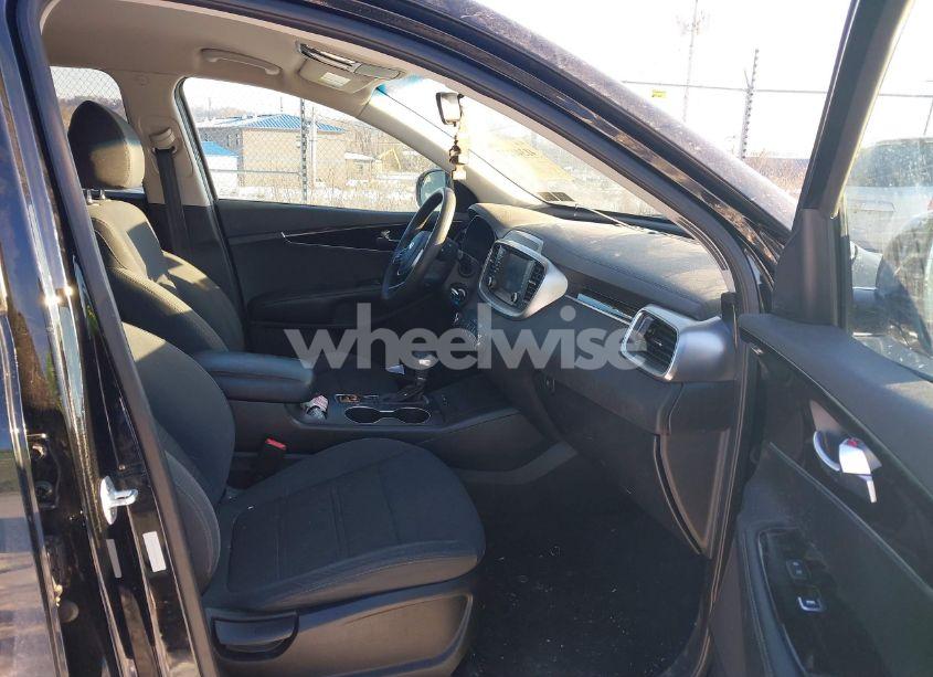 Photo 5 of 2019 Kia Sorento 2.4L LX (VIN 5XYPGDA32KG558195)