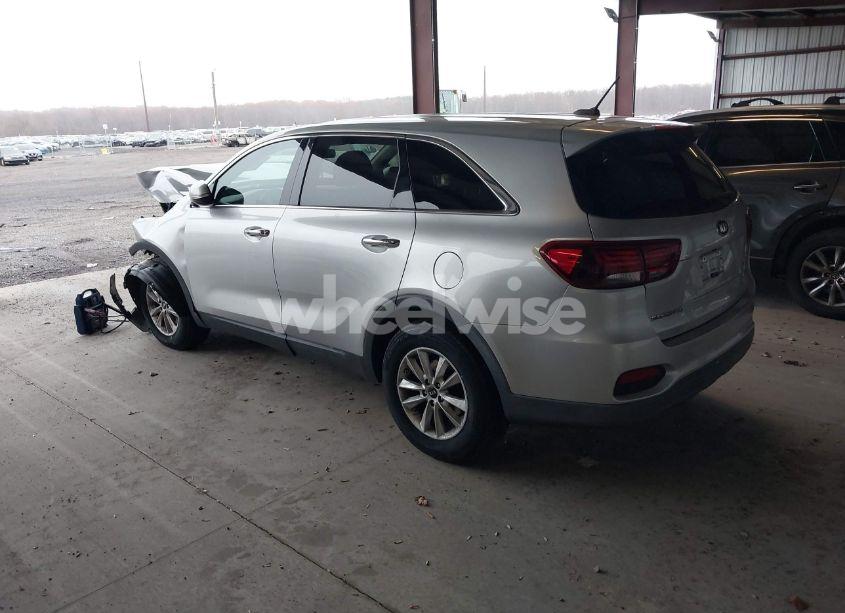 Photo 3 of 2019 Kia Sorento 2.4L LX (VIN 5XYPGDA32KG563199)