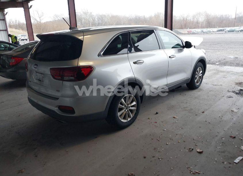 Photo 4 of 2019 Kia Sorento 2.4L LX (VIN 5XYPGDA32KG563199)
