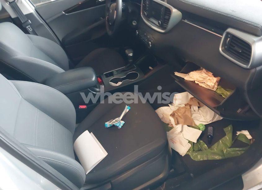 Photo 5 of 2019 Kia Sorento 2.4L LX (VIN 5XYPGDA32KG563199)