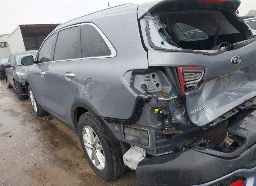 Photo 3 of 2019 Kia Sorento 2.4L LX (VIN 5XYPGDA32KG604950)