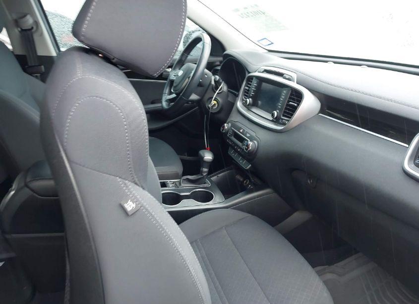 Photo 5 of 2019 Kia Sorento 2.4L LX (VIN 5XYPGDA32KG604950)