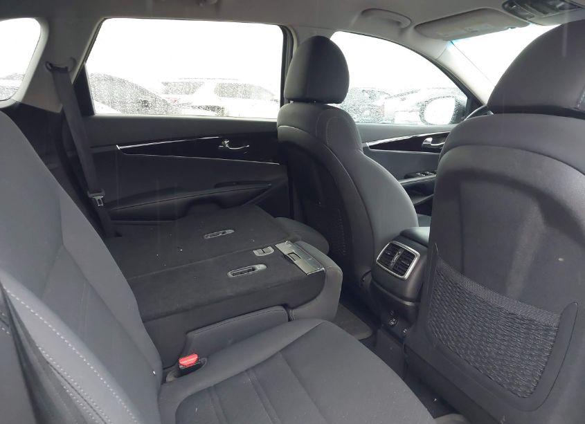 Photo 8 of 2019 Kia Sorento 2.4L LX (VIN 5XYPGDA32KG604950)