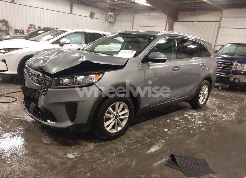 Photo 2 of 2020 Kia Sorento 2.4L LX (VIN 5XYPGDA32LG663708)