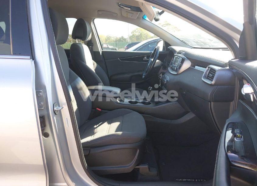 Photo 5 of 2016 Kia Sorento 2.4L LX (VIN 5XYPGDA33GG003523)