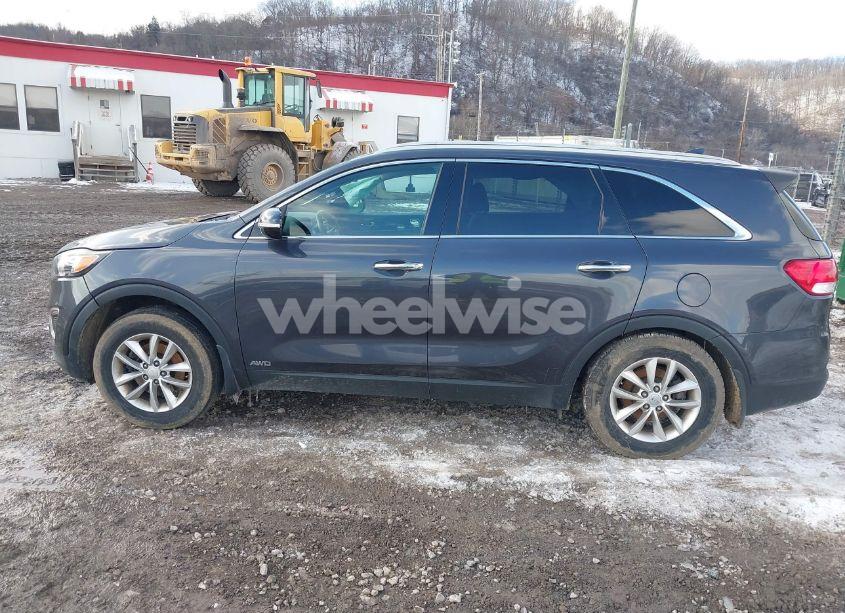 Photo 14 of 2016 Kia Sorento 2.4L LX (VIN 5XYPGDA33GG008964)