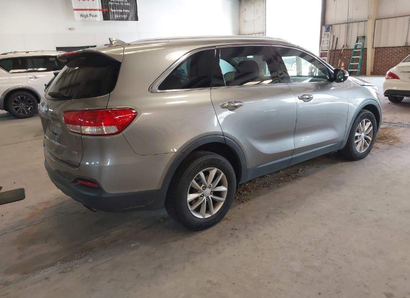Photo 4 of 2016 Kia Sorento 2.4L LX (VIN 5XYPGDA33GG047246)