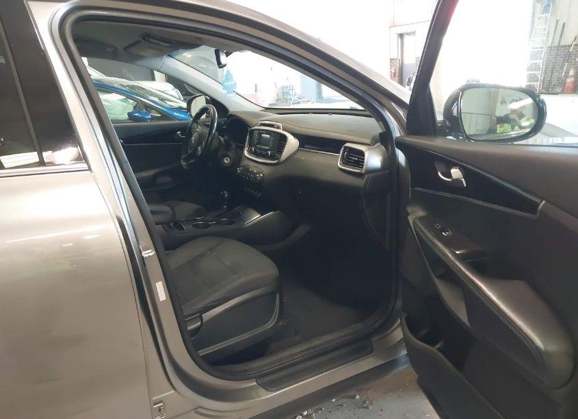 Photo 5 of 2016 Kia Sorento 2.4L LX (VIN 5XYPGDA33GG047246)