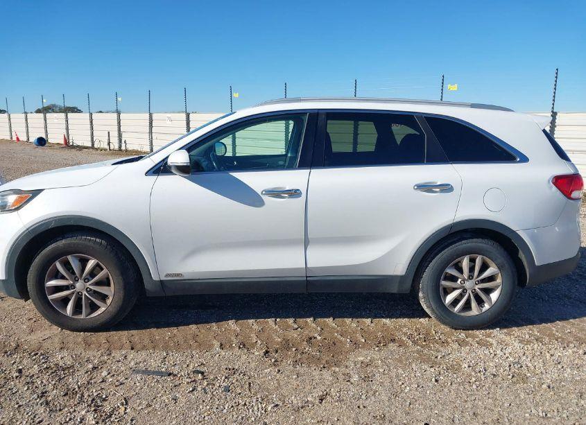 Photo 14 of 2016 Kia Sorento 2.4L LX (VIN 5XYPGDA33GG061132)