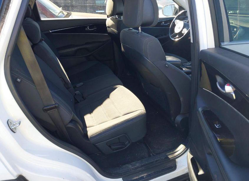 Photo 8 of 2016 Kia Sorento 2.4L LX (VIN 5XYPGDA33GG061132)