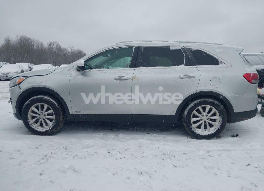 Photo 13 of 2016 Kia Sorento 2.4L LX (VIN 5XYPGDA33GG097841)