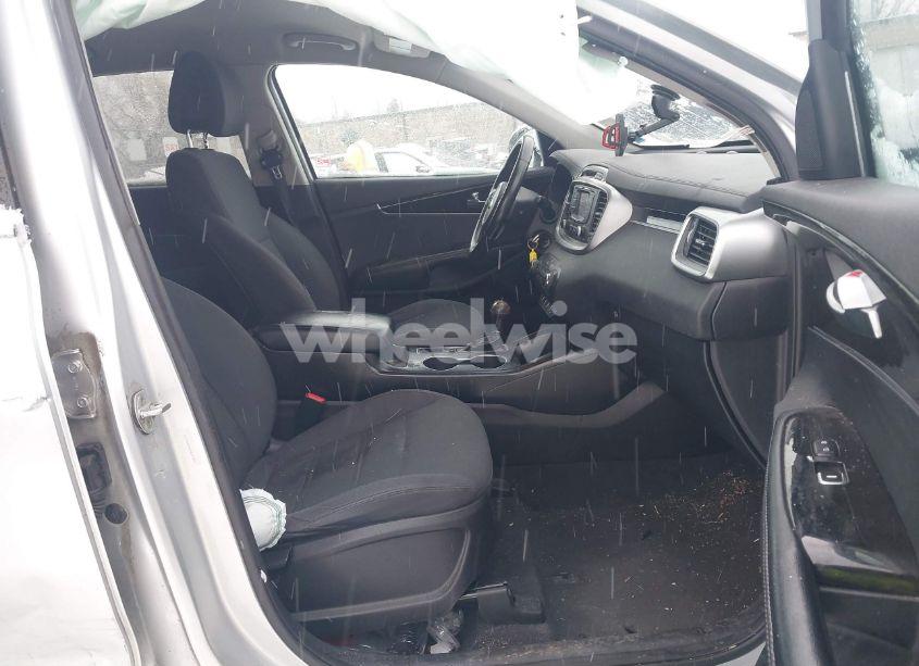 Photo 5 of 2016 Kia Sorento 2.4L LX (VIN 5XYPGDA33GG097841)