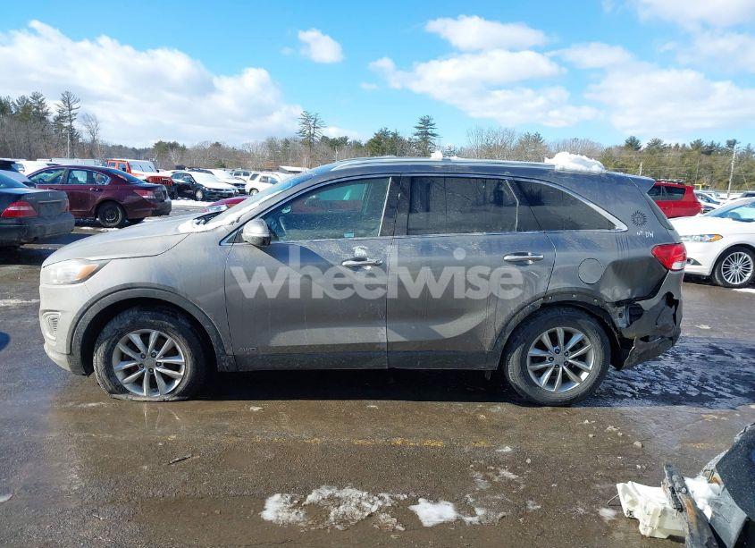 Photo 14 of 2016 Kia Sorento 2.4L LX (VIN 5XYPGDA33GG152045)