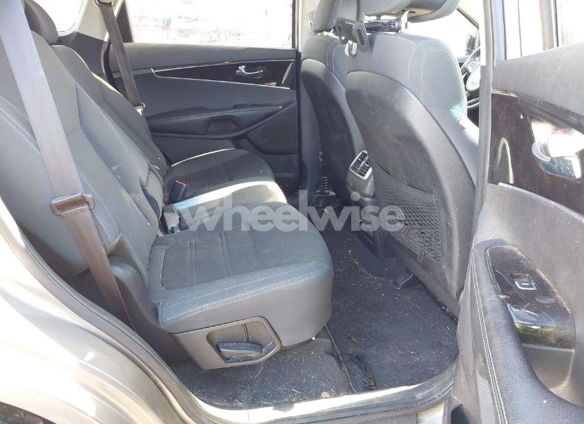 Photo 8 of 2016 Kia Sorento 2.4L LX (VIN 5XYPGDA33GG152045)