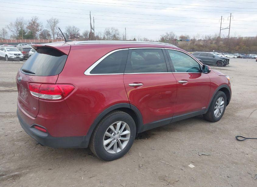 Photo 4 of 2017 Kia Sorento 2.4L LX (VIN 5XYPGDA33HG214061)