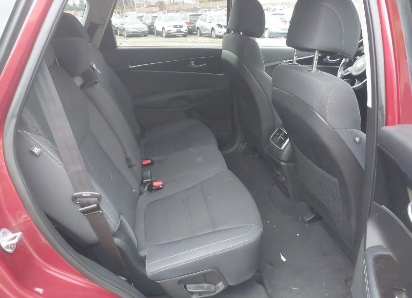 Photo 8 of 2017 Kia Sorento 2.4L LX (VIN 5XYPGDA33HG214061)