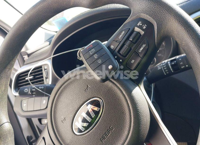 Photo 11 of 2017 Kia Sorento 2.4L LX (VIN 5XYPGDA33HG230101)