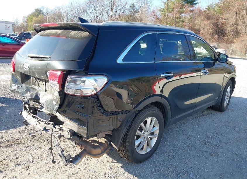 Photo 4 of 2017 Kia Sorento 2.4L LX (VIN 5XYPGDA33HG238831)