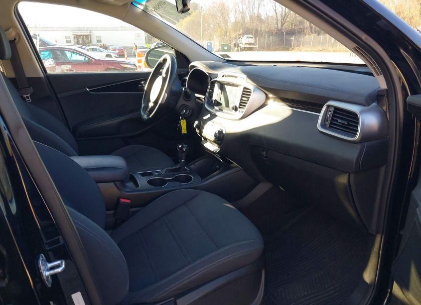 Photo 5 of 2017 Kia Sorento 2.4L LX (VIN 5XYPGDA33HG238831)