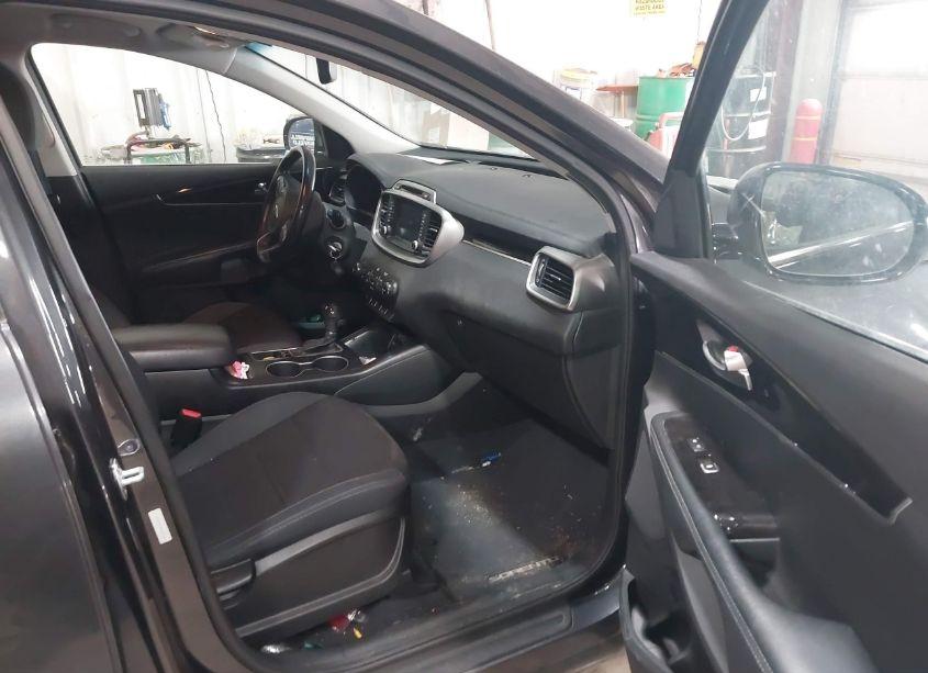 Photo 5 of 2017 Kia Sorento 2.4L LX (VIN 5XYPGDA33HG271411)