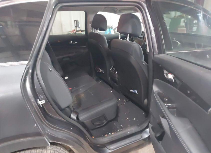 Photo 8 of 2017 Kia Sorento 2.4L LX (VIN 5XYPGDA33HG271411)