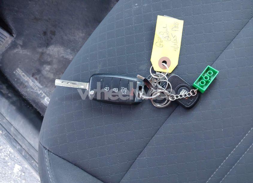 Photo 11 of 2017 Kia Sorento 2.4L LX (VIN 5XYPGDA33HG320641)