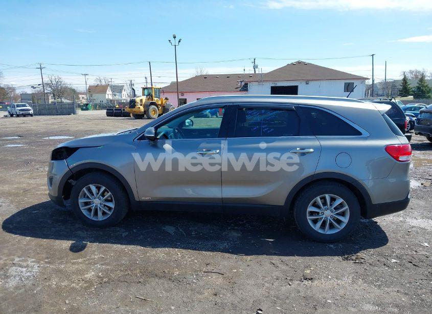 Photo 14 of 2017 Kia Sorento 2.4L LX (VIN 5XYPGDA33HG320641)