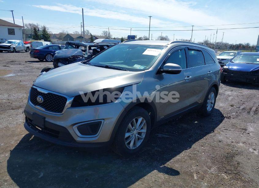 Photo 2 of 2017 Kia Sorento 2.4L LX (VIN 5XYPGDA33HG320641)