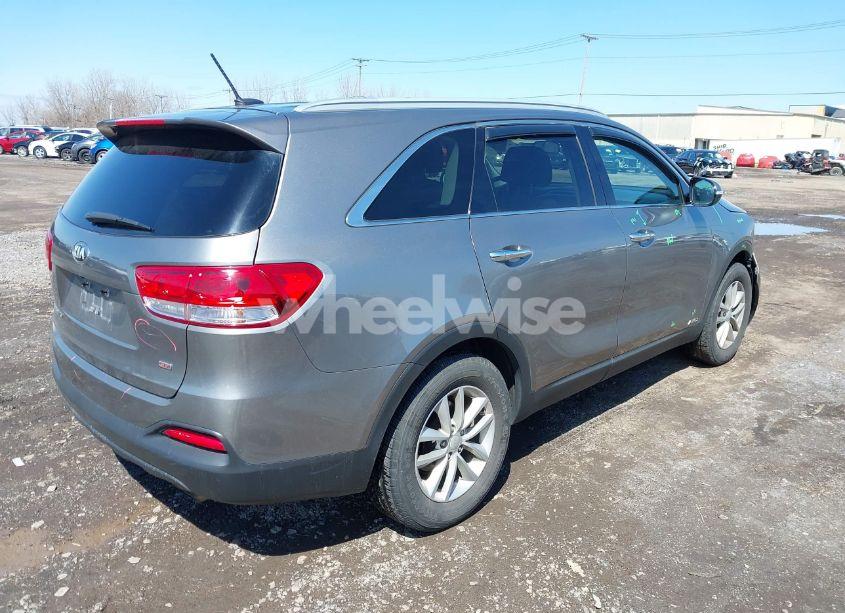 Photo 4 of 2017 Kia Sorento 2.4L LX (VIN 5XYPGDA33HG320641)