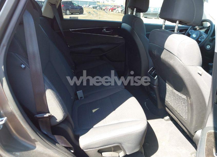 Photo 8 of 2017 Kia Sorento 2.4L LX (VIN 5XYPGDA33HG320641)