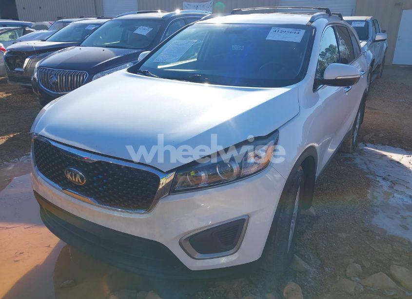 Photo 2 of 2018 Kia Sorento 2.4L LX (VIN 5XYPGDA33JG346646)