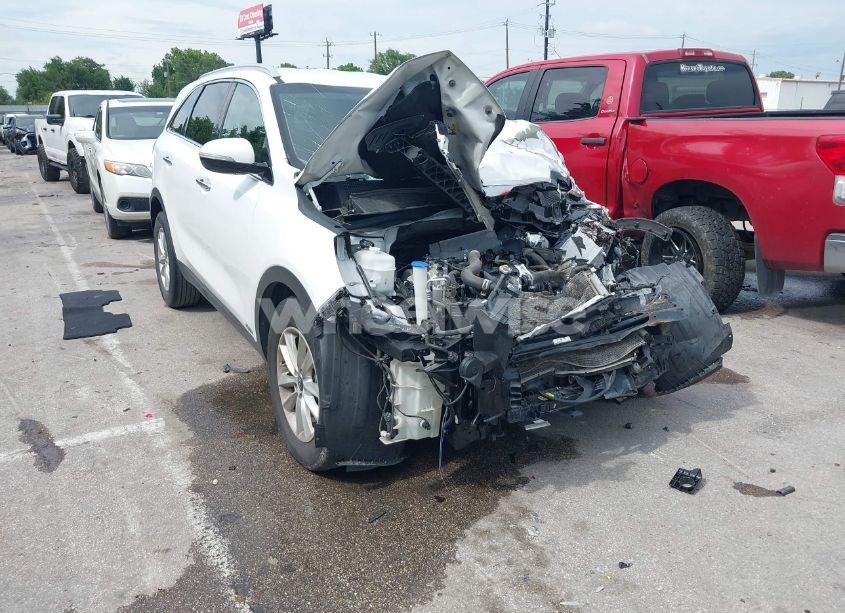 2019 Kia Sorento 2.4L LX (VIN 5XYPGDA33KG440074) main photo