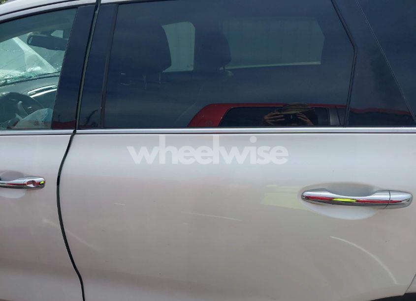 Photo 14 of 2019 Kia Sorento 2.4L LX (VIN 5XYPGDA33KG440074)