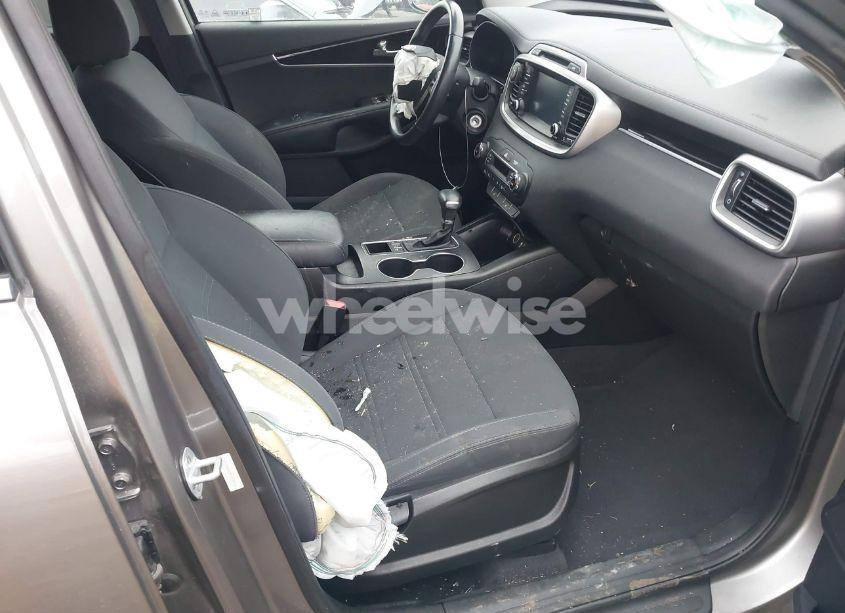 Photo 5 of 2019 Kia Sorento 2.4L LX (VIN 5XYPGDA33KG508972)