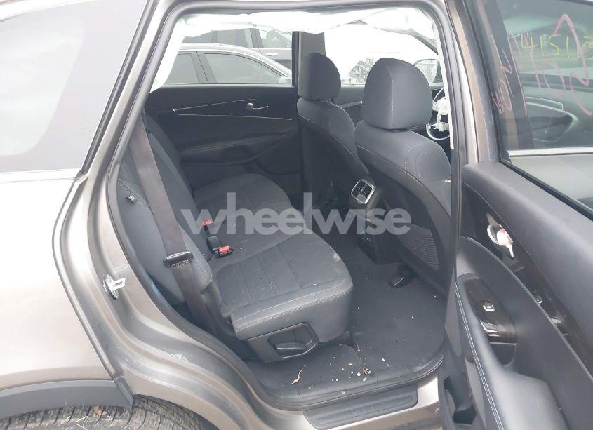 Photo 8 of 2019 Kia Sorento 2.4L LX (VIN 5XYPGDA33KG508972)