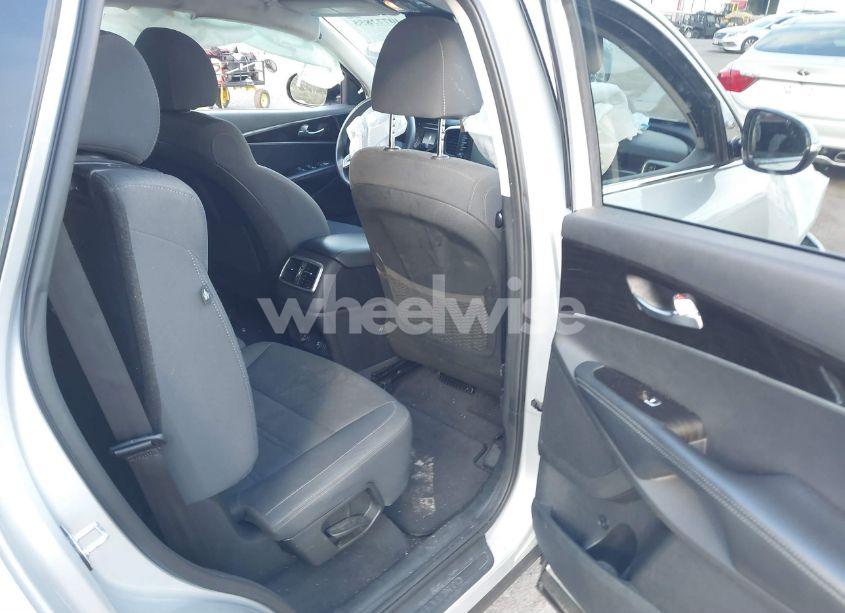 Photo 8 of 2019 Kia Sorento 2.4L LX (VIN 5XYPGDA33KG515128)