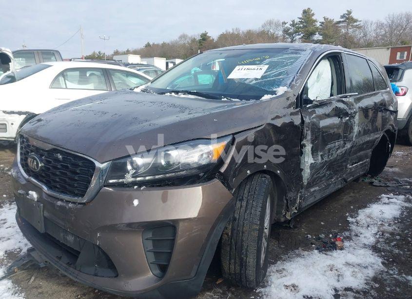 Photo 2 of 2020 Kia Sorento 2.4L LX (VIN 5XYPGDA33LG627395)