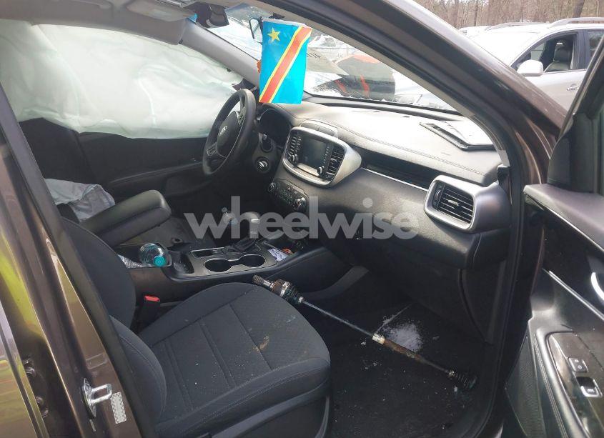 Photo 5 of 2020 Kia Sorento 2.4L LX (VIN 5XYPGDA33LG627395)