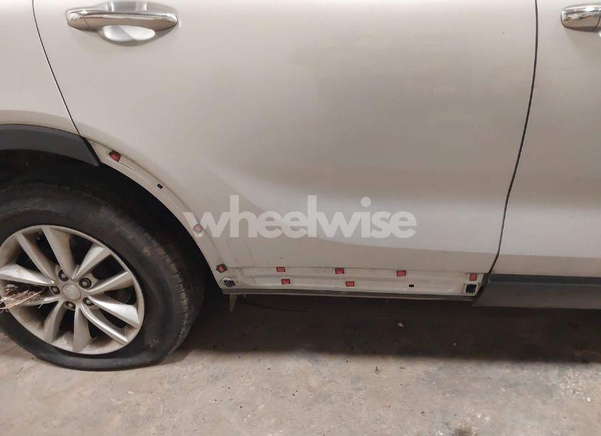 Photo 19 of 2016 Kia Sorento 2.4L LX (VIN 5XYPGDA34GG024347)