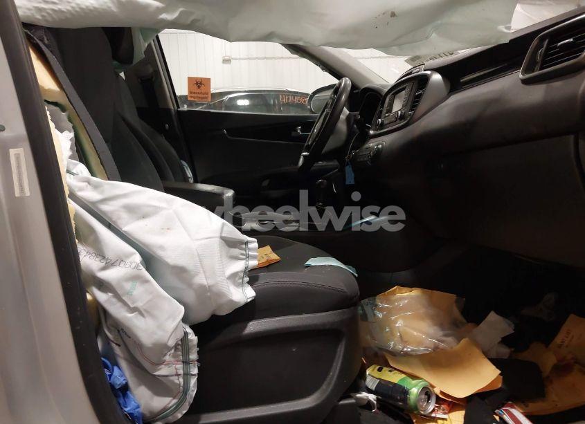 Photo 5 of 2016 Kia Sorento 2.4L LX (VIN 5XYPGDA34GG024347)