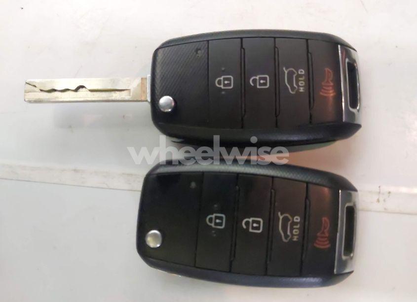 Photo 11 of 2016 Kia Sorento 2.4L LX (VIN 5XYPGDA34GG024980)