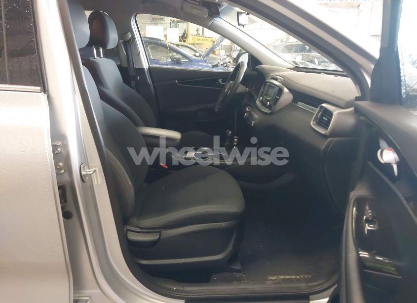 Photo 5 of 2016 Kia Sorento 2.4L LX (VIN 5XYPGDA34GG024980)