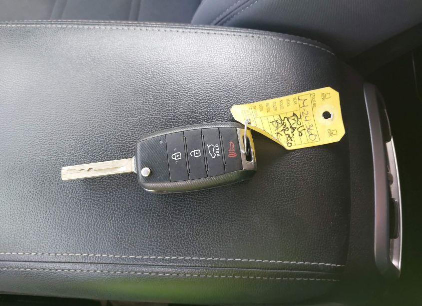 Photo 11 of 2016 Kia Sorento LX/L (VIN 5XYPGDA34GG047515)