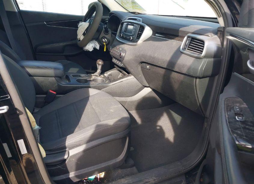 Photo 5 of 2016 Kia Sorento LX/L (VIN 5XYPGDA34GG047515)