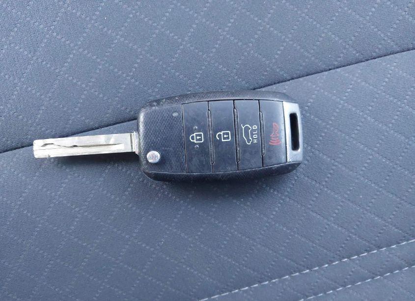 Photo 11 of 2016 Kia Sorento 2.4L LX (VIN 5XYPGDA34GG103727)