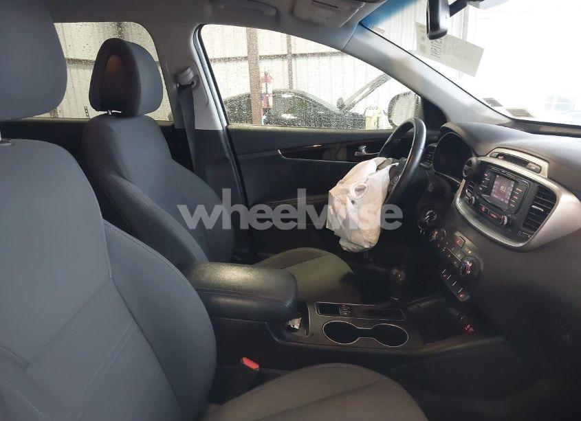 Photo 5 of 2016 Kia Sorento 2.4L LX (VIN 5XYPGDA34GG109897)