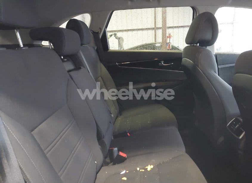 Photo 8 of 2016 Kia Sorento 2.4L LX (VIN 5XYPGDA34GG109897)