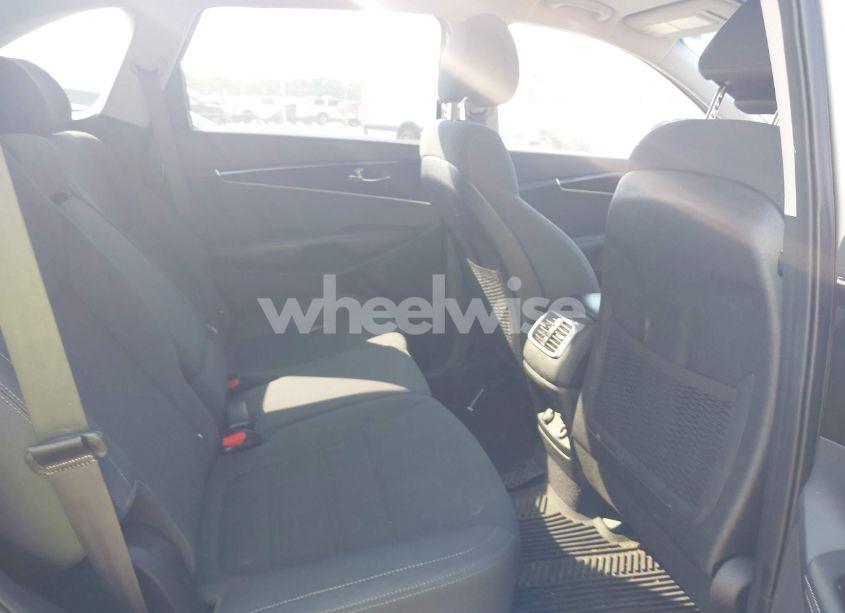 Photo 8 of 2016 Kia Sorento 2.4L LX (VIN 5XYPGDA34GG170537)