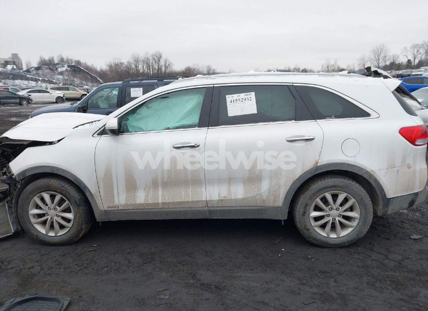 Photo 14 of 2018 Kia Sorento 2.4L LX (VIN 5XYPGDA34JG423007)